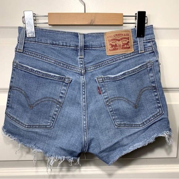 Levi's Cutoff Jeans Shorts Hi Rise Blue Distressed Raw Hem Denim 26 Red Label - Picture 5 of 11